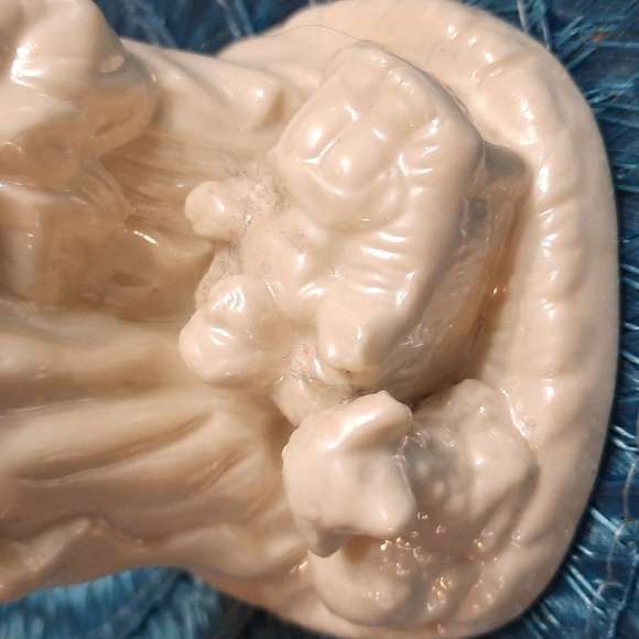 Holy Family Nativity Statue - Picture 4 of 5